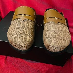 NWB VERSACE Men's Medusa Allover
Logo Slide, Size 8, Brown 
750 Size: 8